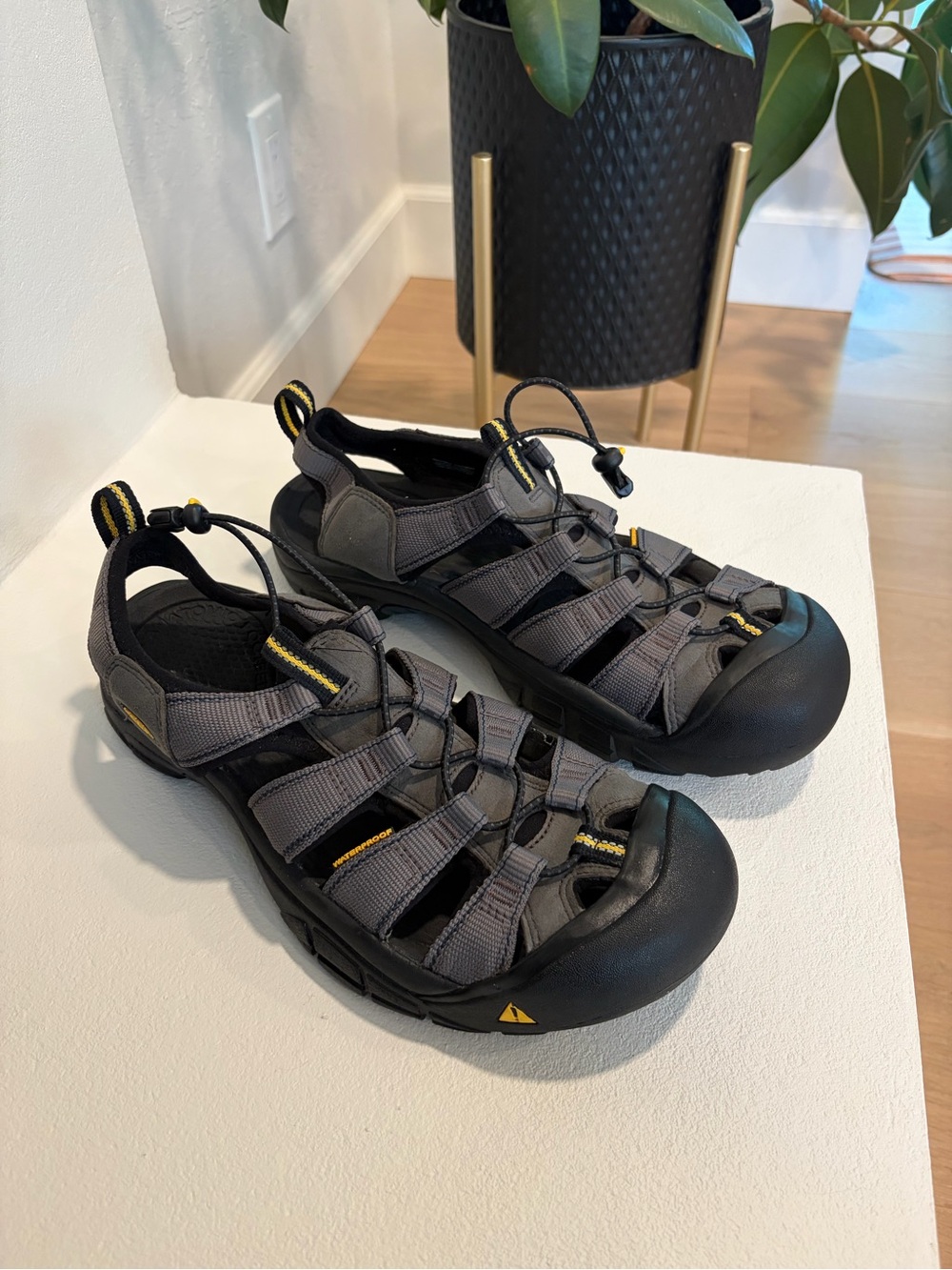 Keen Men’s 12 Newport H2 Gray Water Hiker Closed Toe Sandal